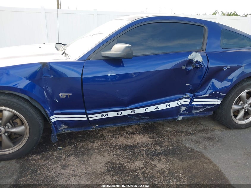 2005 FORD MUSTANG auction photo 6
