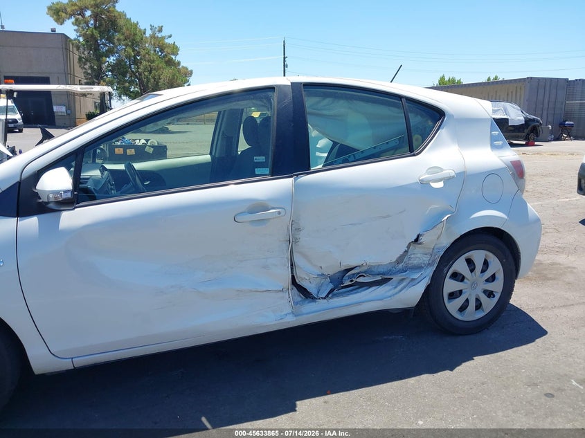 2014 Toyota Prius C Three VIN: JTDKDTB3XE1565749 Lot: 45633865