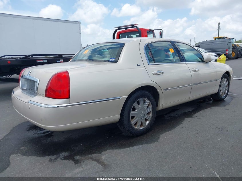 2003 LINCOLN TOWN CAR auction photo 4