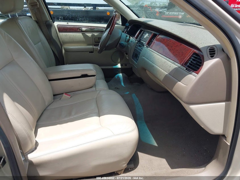 2003 LINCOLN TOWN CAR auction photo 5