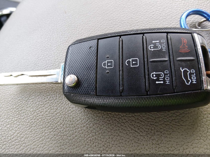 2020 KIA SEDONA LX · Photo 11