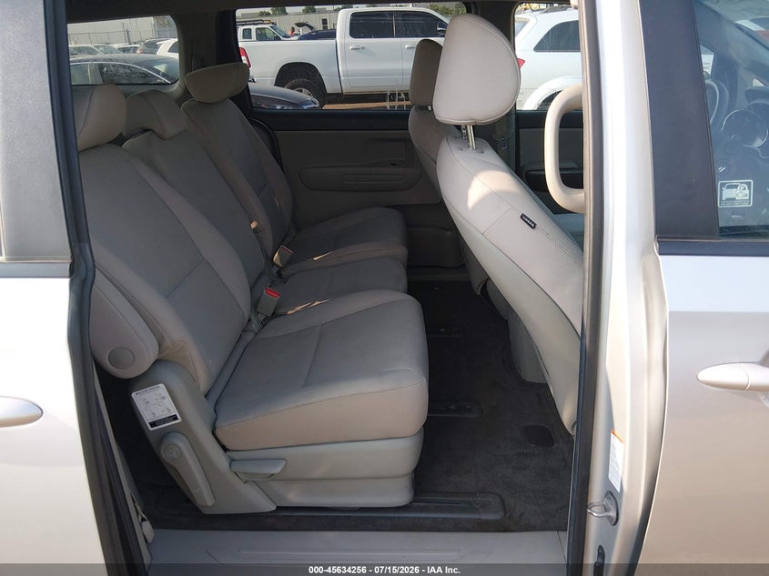 2020 KIA SEDONA LX · Photo 8
