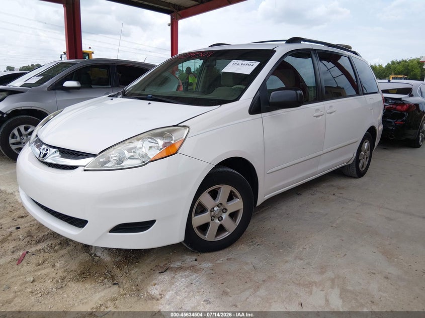 2008 TOYOTA SIENNA auction photo 2
