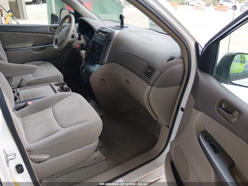 2008 TOYOTA SIENNA auction photo 5