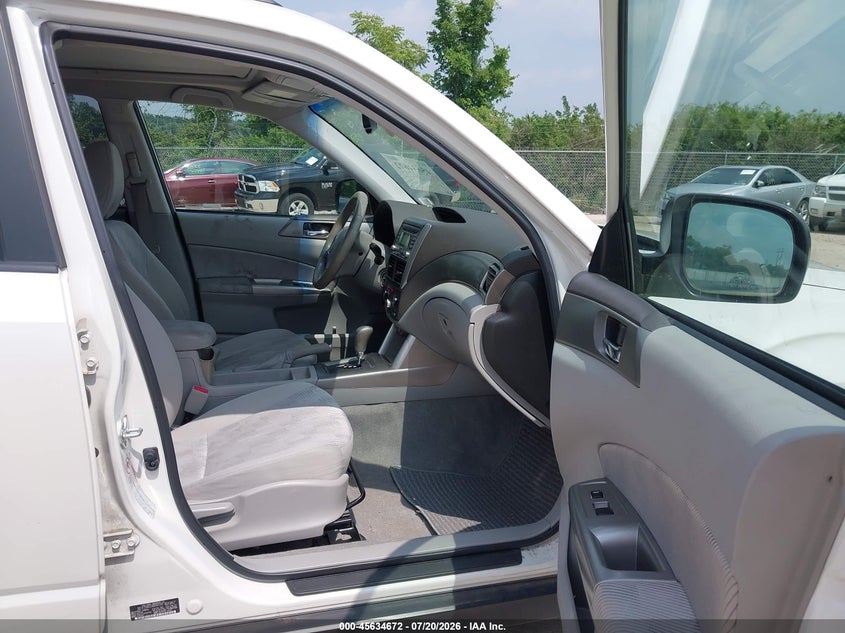 2010 SUBARU FORESTER auction photo 5