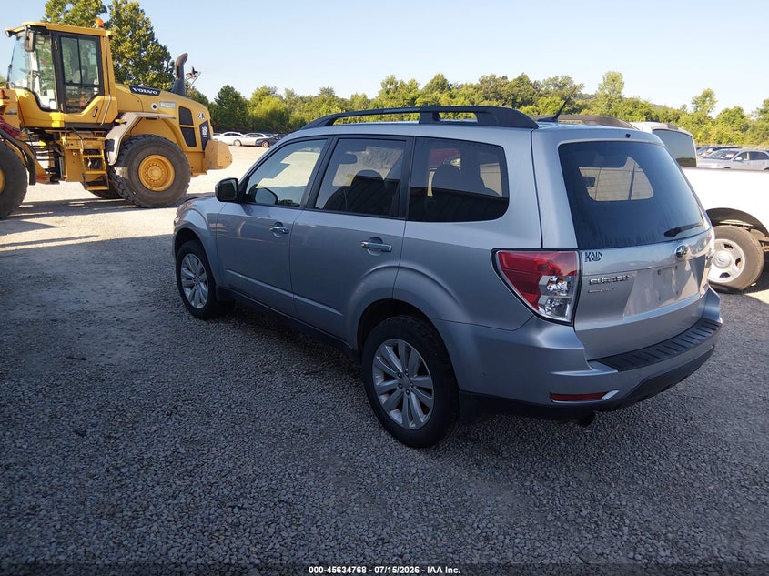 2013 SUBARU FORESTER auction photo 3
