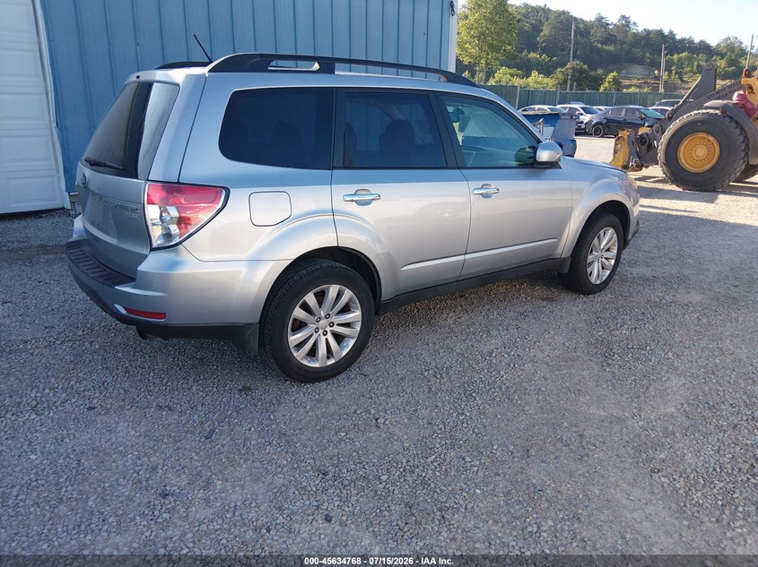 2013 SUBARU FORESTER auction photo 4