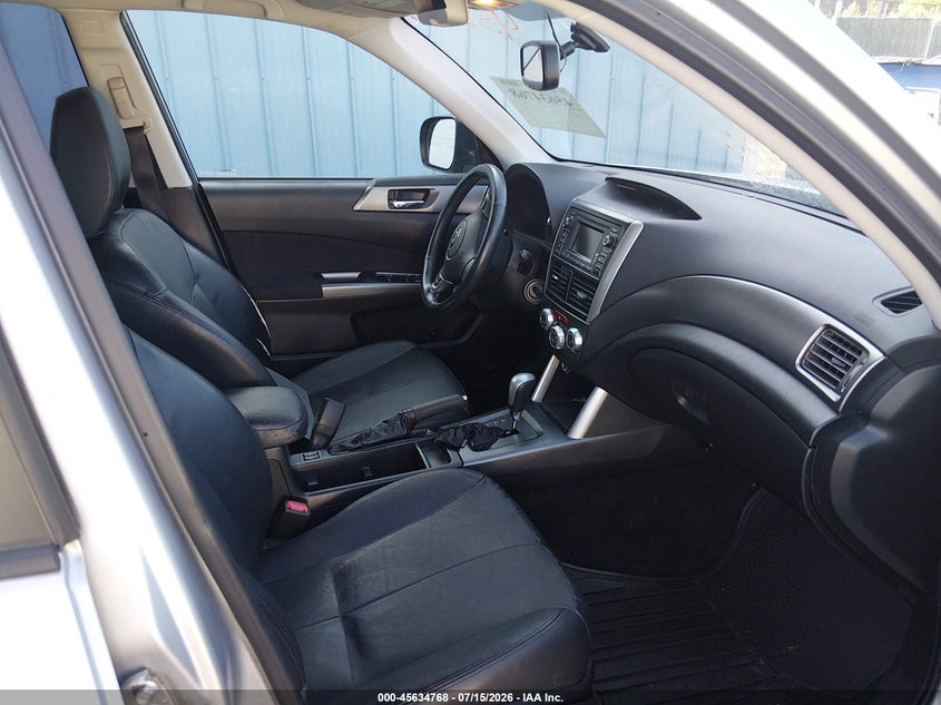 2013 SUBARU FORESTER auction photo 5