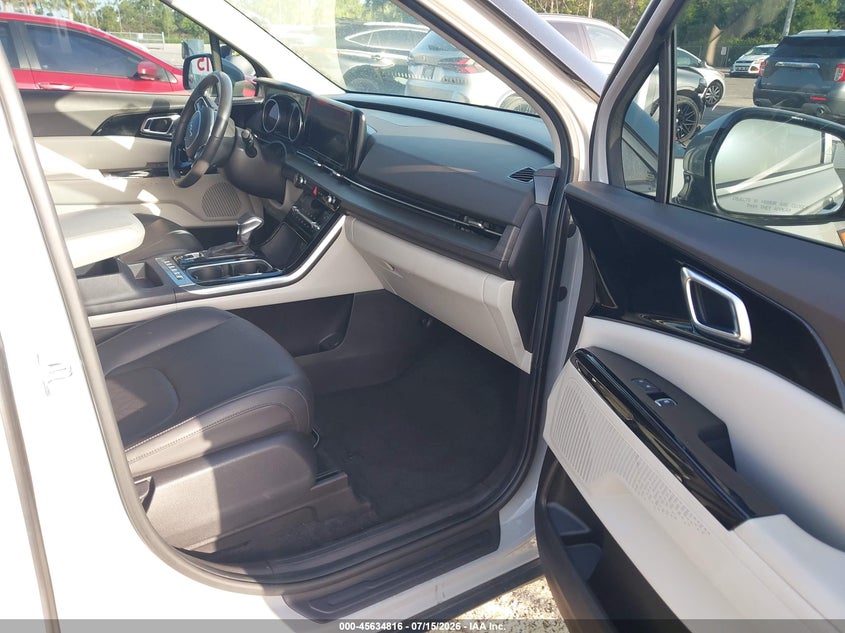 2024 KIA CARNIVAL MPV auction photo 5
