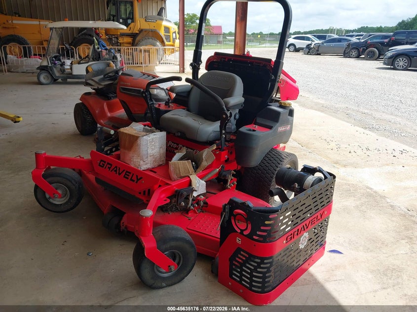 2015 RIDING MOWER 260H auction photo 2