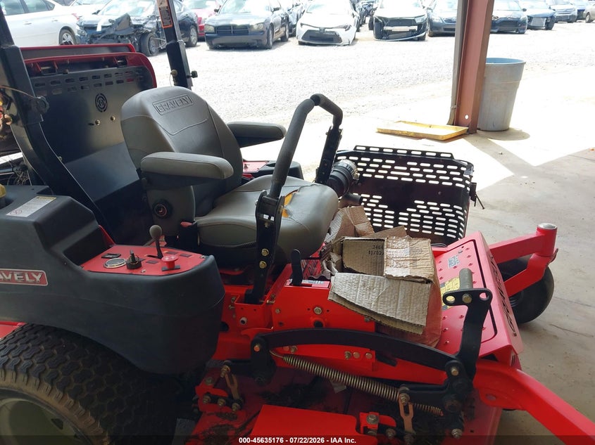 2015 RIDING MOWER 260H auction photo 5