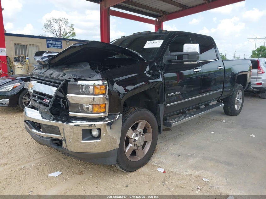 2015 Chevrolet Silverado, Right Front, IAAI, VIN 1GC1KWE8XFF553101 — photo 2
