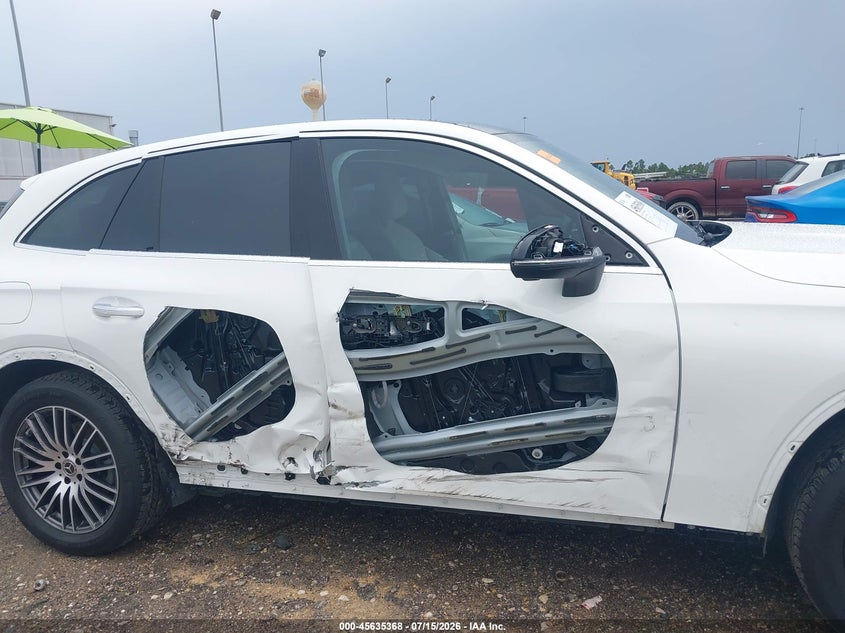 2025 MERCEDES-BENZ GLC 300 auction photo 6