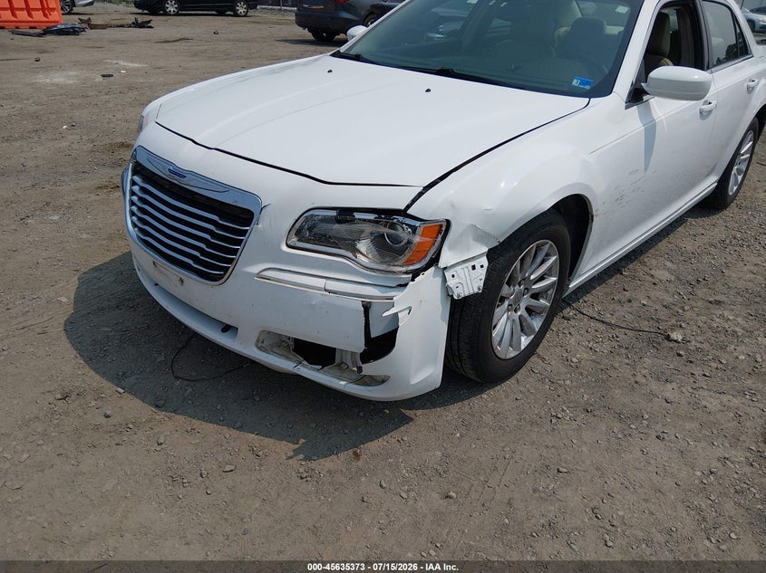 2013 CHRYSLER 300 auction photo 6
