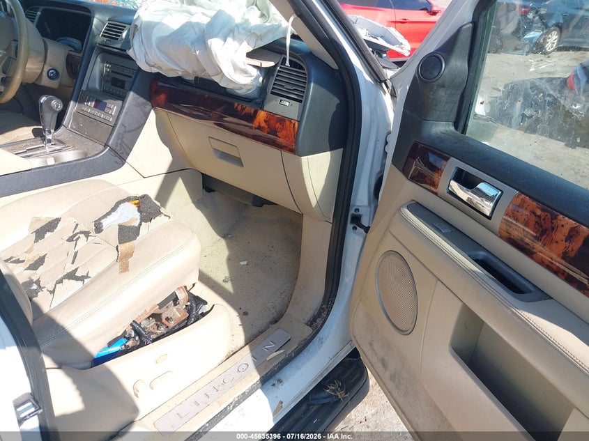 2006 Lincoln Navigator Luxury/Ultimate VIN: 5LMFU285X6LJ30121 Lot: 45635396