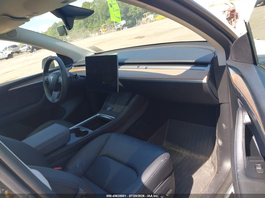 2024 Tesla Model Y Long Range Dual Motor All-Wheel Drive VIN: 7SAYGAEE1RF204462 Lot: 45635501