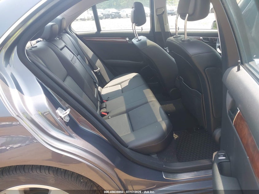 2011 Mercedes-Benz C 300 Luxury 4Matic/Sport 4Matic VIN: WDDGF8BB8BR143017 Lot: 45635950