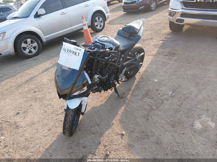 2023 YAMAHA YZFR3 — zdjęcie 2