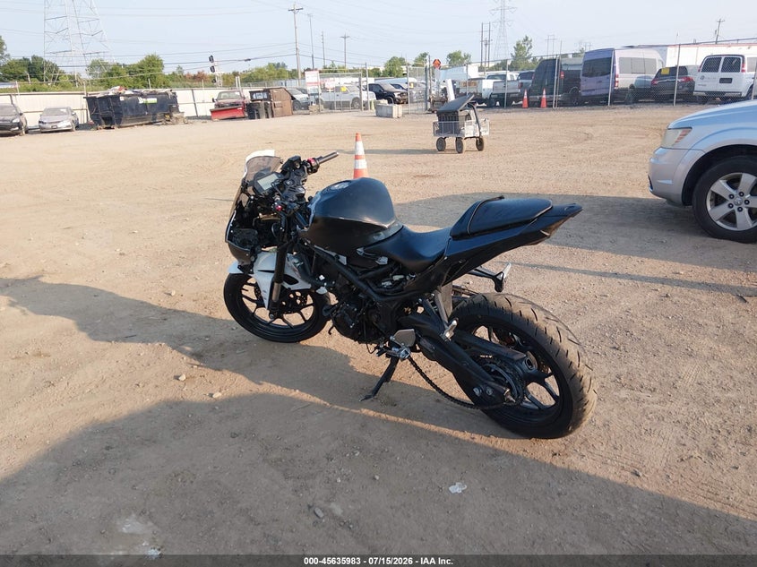 2023 YAMAHA YZFR3 — zdjęcie 3