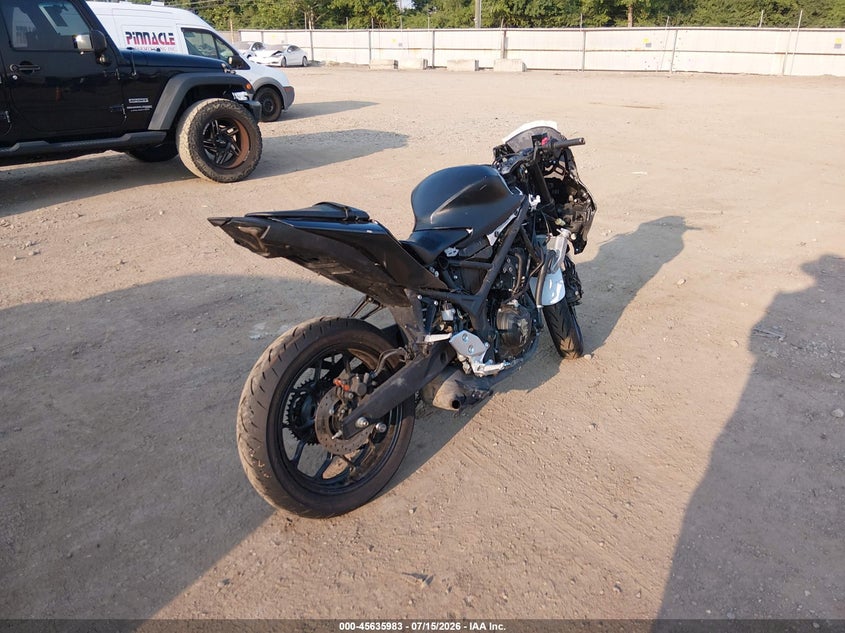 2023 YAMAHA YZFR3 — zdjęcie 4