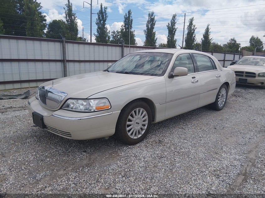 2005 Lincoln Town Car, Right Rear, IAAI, VIN 1LNHM82W15Y620545 — photo 2