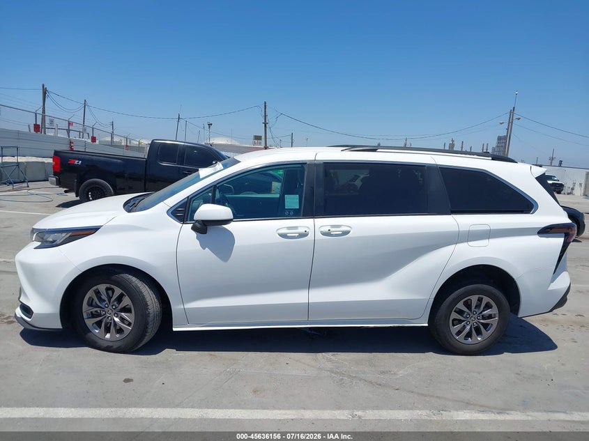 TOYOTA SIENNA - zdjęcie 14