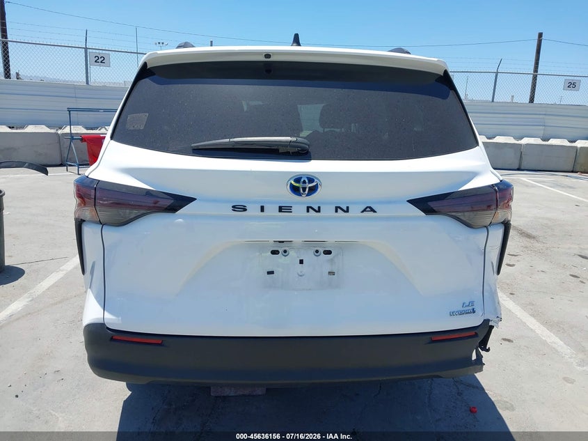 TOYOTA SIENNA - zdjęcie 16