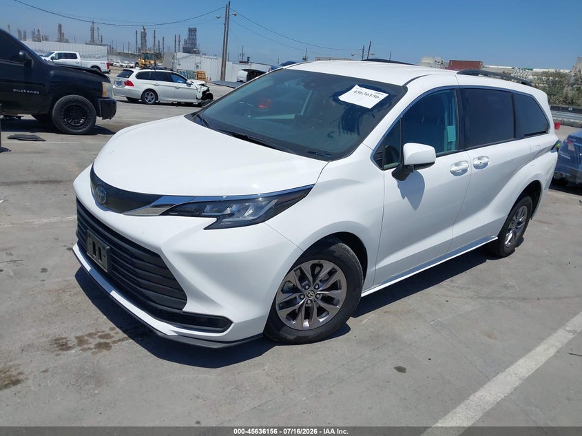TOYOTA SIENNA - zdjęcie 2