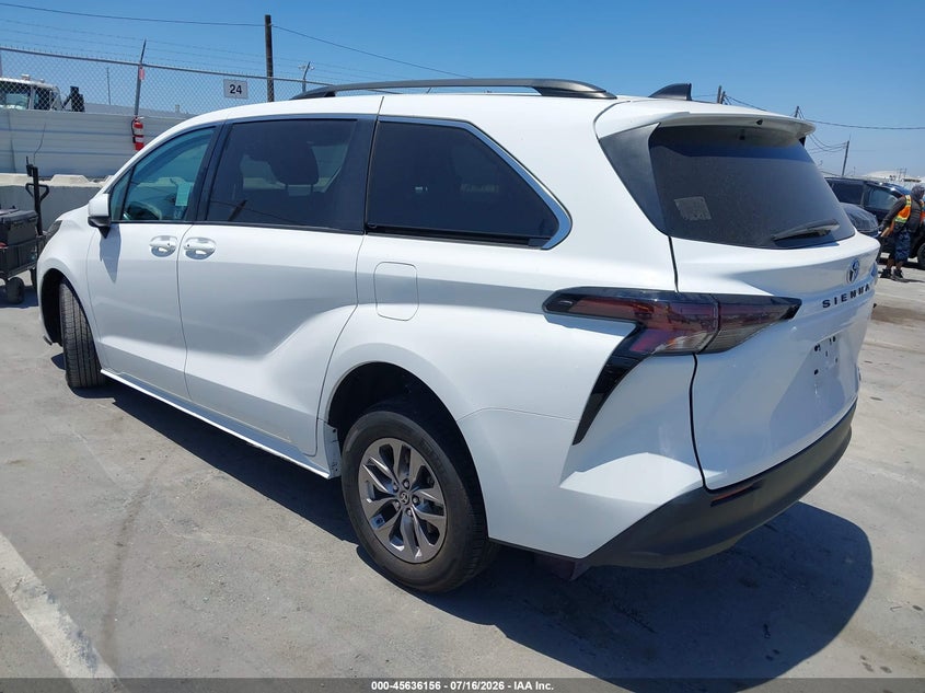 TOYOTA SIENNA - zdjęcie 3