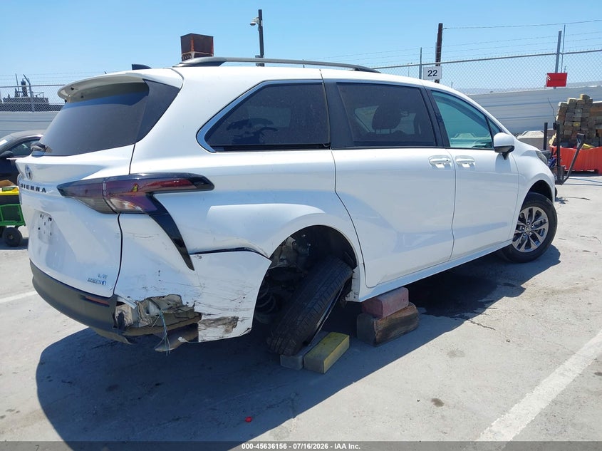 TOYOTA SIENNA - zdjęcie 4