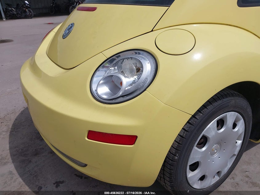 2010 VOLKSWAGEN NEW BEETLE auction photo 6