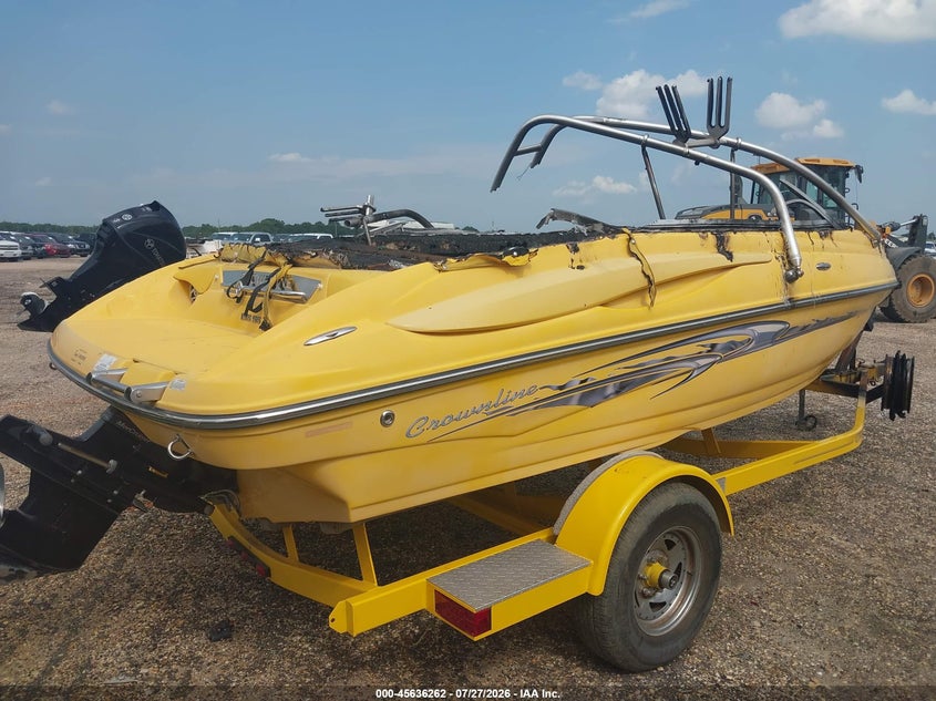 2011 CROWNLINE INBOARD auction photo 4