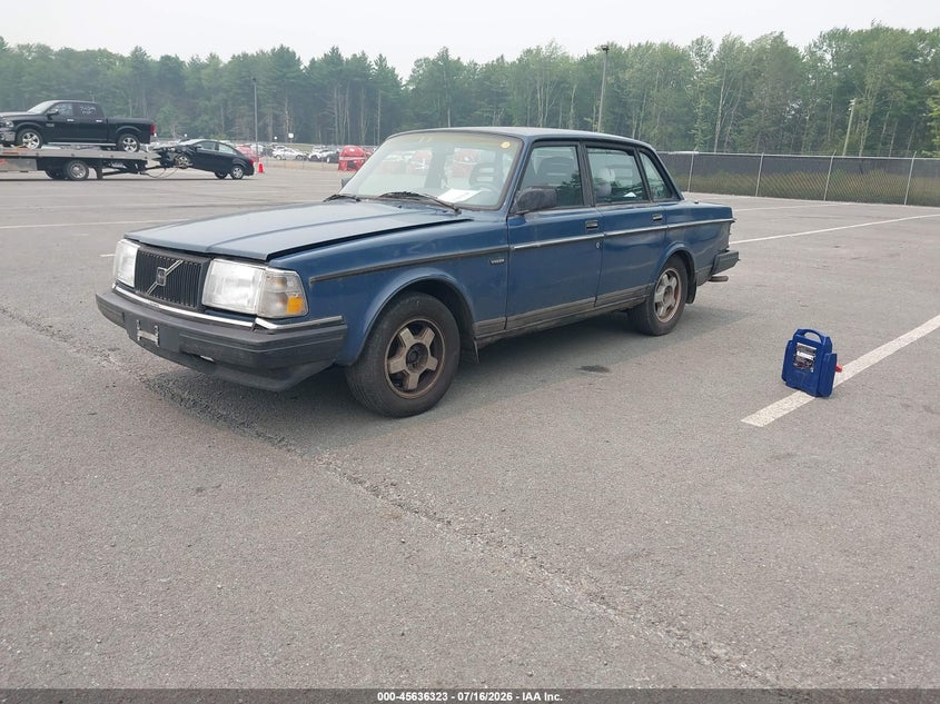1992 VOLVO 240 auction photo 2