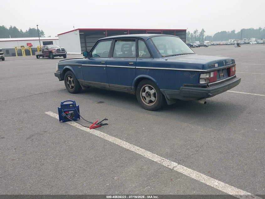 1992 VOLVO 240 auction photo 3