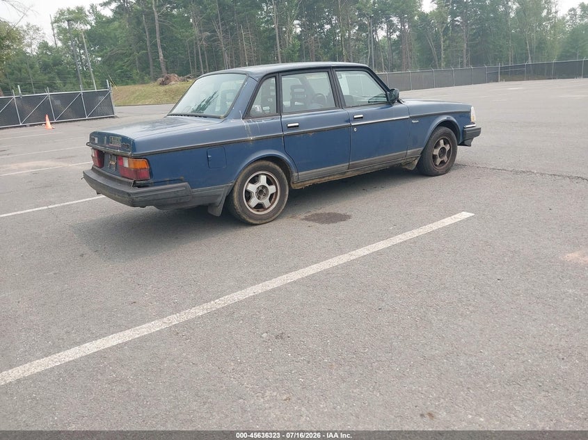 1992 VOLVO 240 auction photo 4