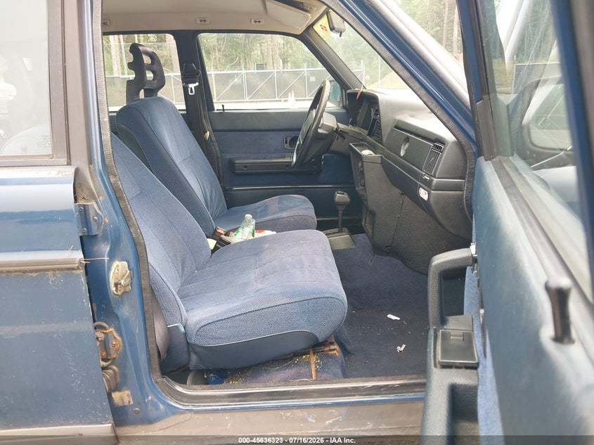 1992 VOLVO 240 auction photo 5