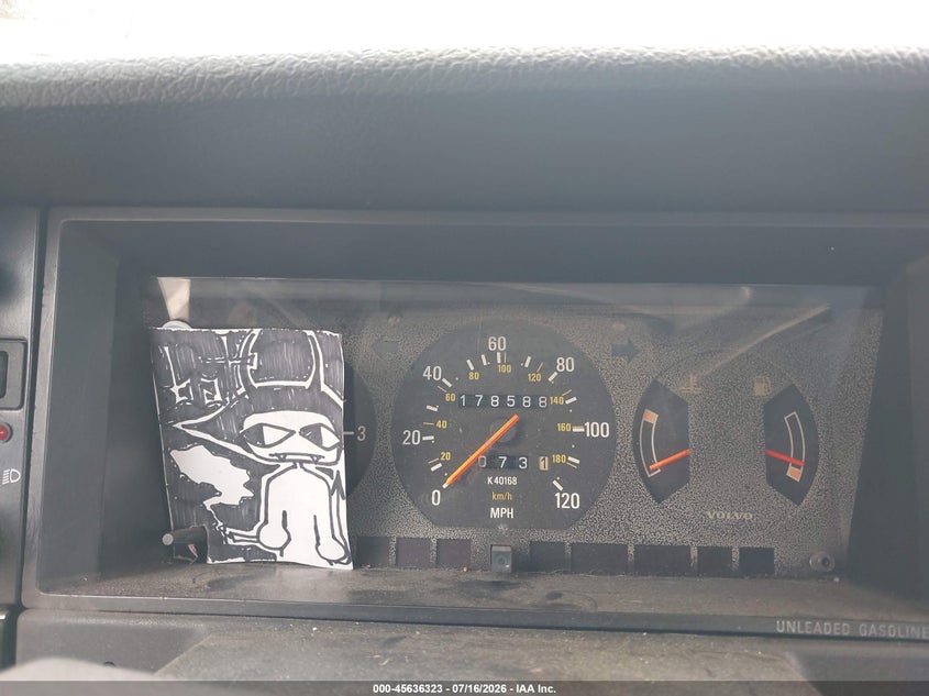 1992 VOLVO 240 auction photo 7