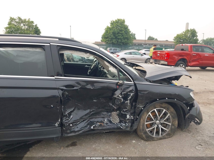 2019 VOLKSWAGEN TIGUAN auction photo 6