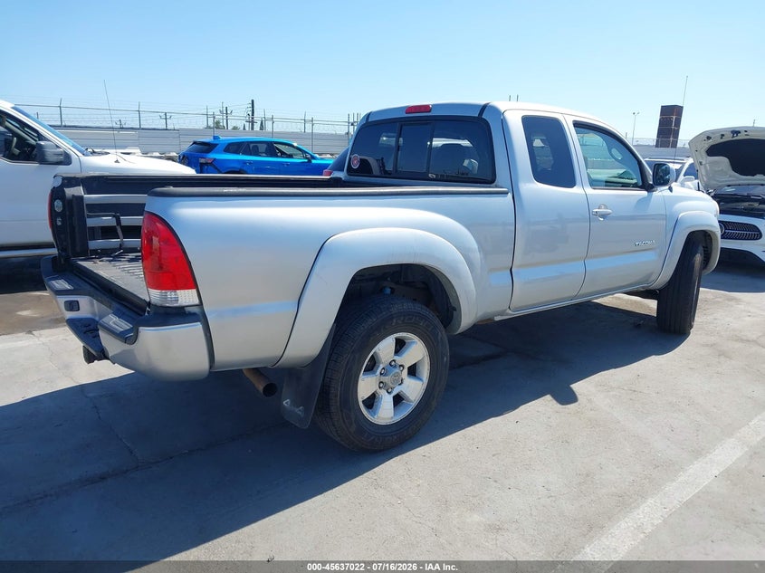 2005 TOYOTA TACOMA auction photo 4
