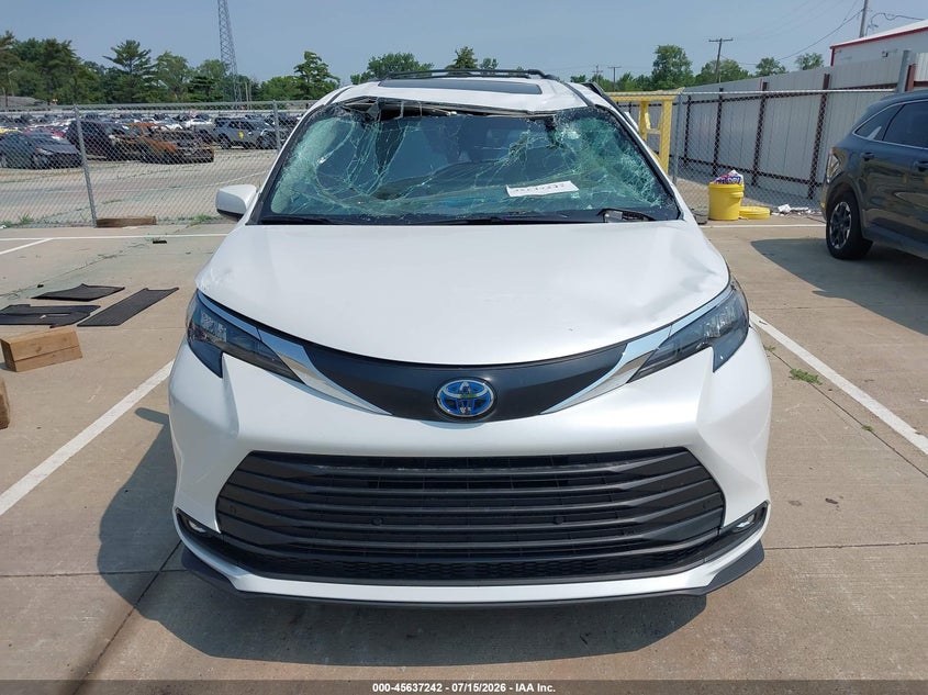 TOYOTA SIENNA - zdjęcie 12