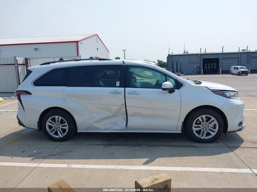 TOYOTA SIENNA - zdjęcie 13
