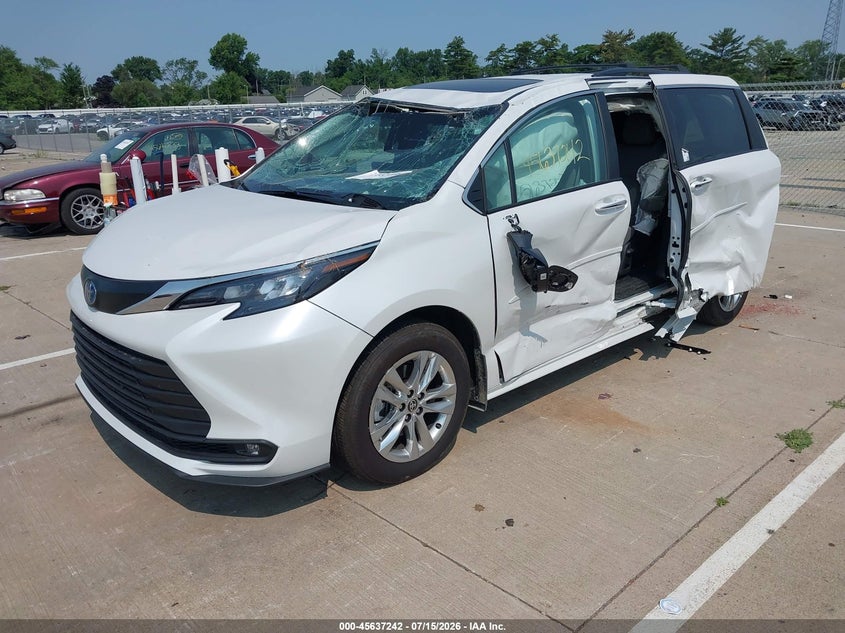 TOYOTA SIENNA - zdjęcie 2