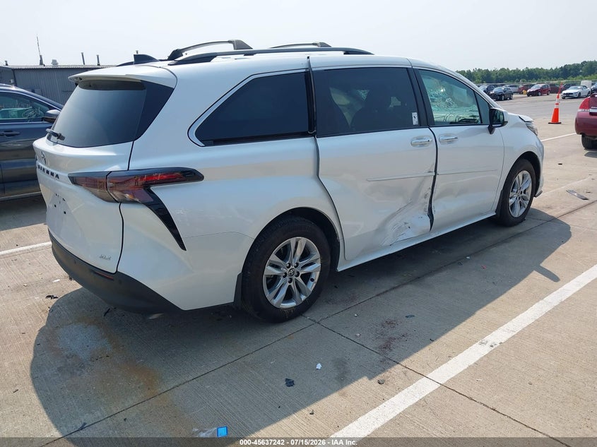 TOYOTA SIENNA - zdjęcie 4