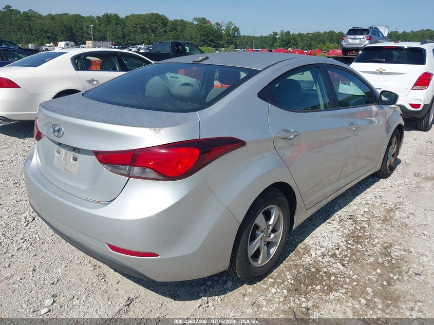 2015 HYUNDAI ELANTRA auction photo 4