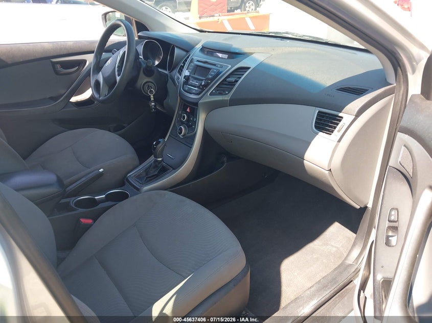 2015 HYUNDAI ELANTRA auction photo 5
