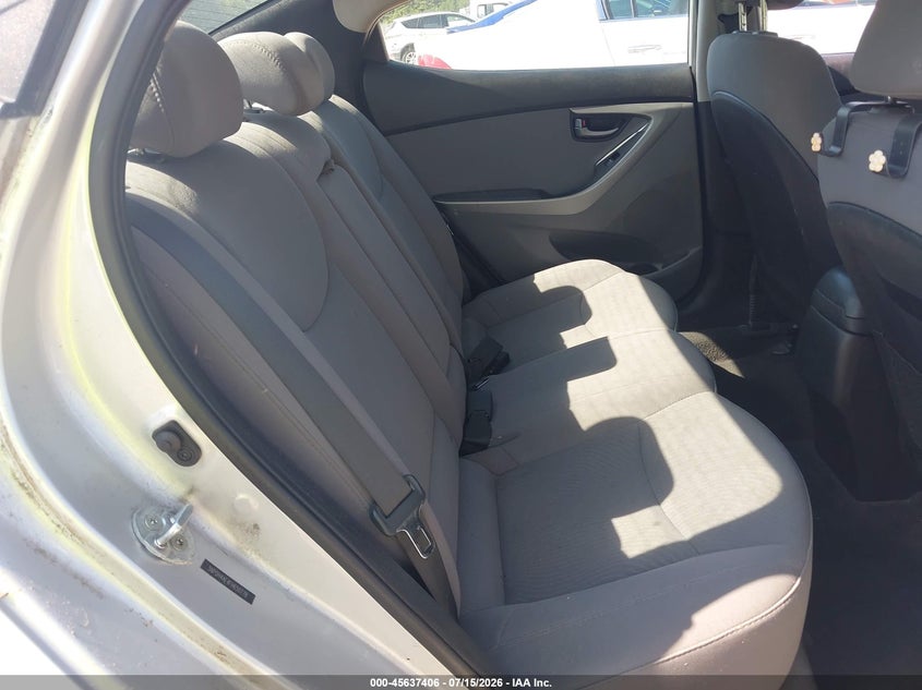 2015 HYUNDAI ELANTRA auction photo 8