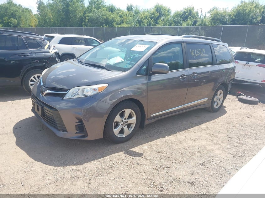 2018 TOYOTA SIENNA auction photo 2