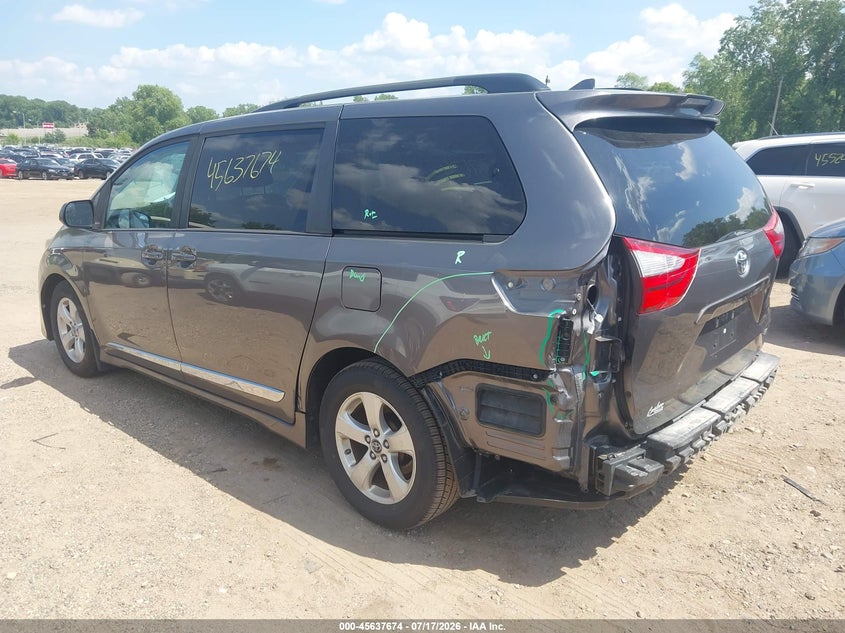 2018 TOYOTA SIENNA auction photo 3