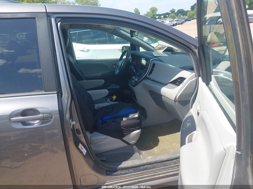 2018 TOYOTA SIENNA auction photo 5