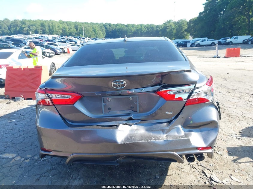 TOYOTA CAMRY - zdjęcie 16